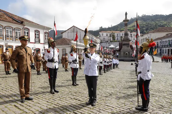 Momento cívico do Dia da Inconfidência na Praça Tiradentes, em Ouro Preto