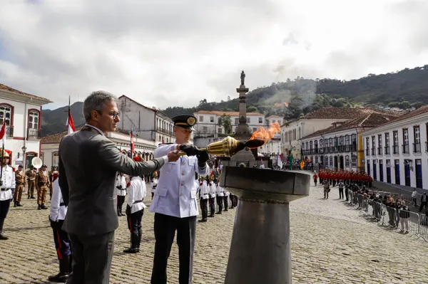 Momento cívico do Dia da Inconfidência na Praça Tiradentes, em Ouro Preto