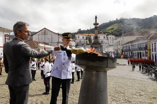 Momento cívico do Dia da Inconfidência na Praça Tiradentes, em Ouro Preto