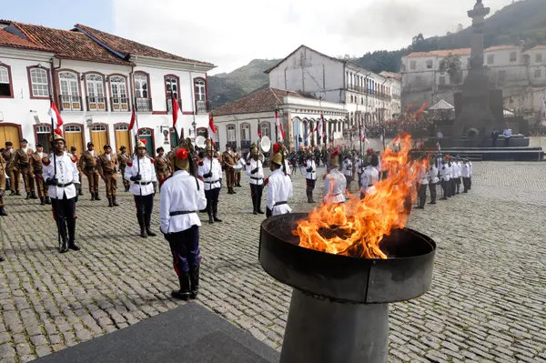 Momento cívico do Dia da Inconfidência na Praça Tiradentes, em Ouro Preto
