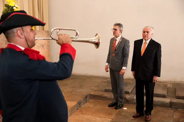 Momento cívico do Dia da Inconfidência na Praça Tiradentes, em Ouro Preto