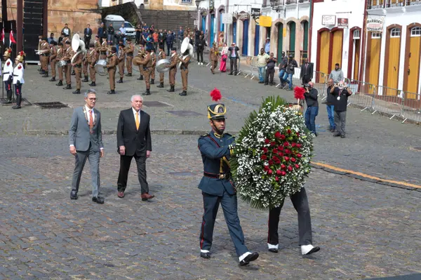 Momento cívico do Dia da Inconfidência na Praça Tiradentes, em Ouro Preto