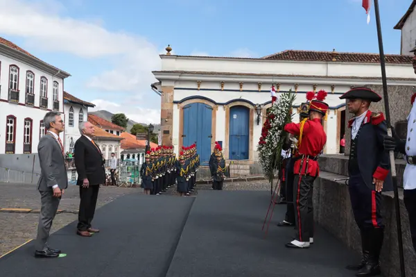 Momento cívico do Dia da Inconfidência na Praça Tiradentes, em Ouro Preto