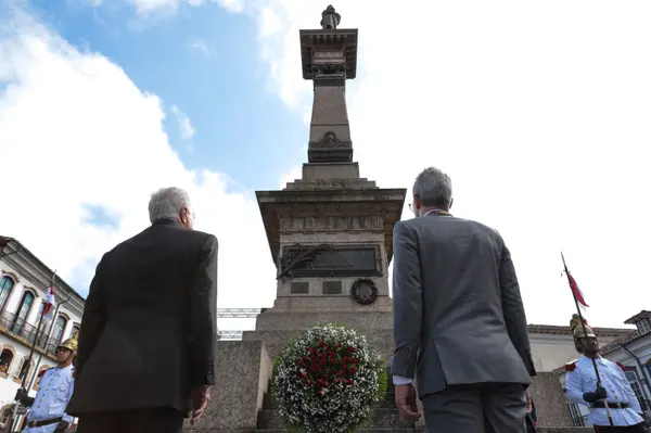 Momento cívico do Dia da Inconfidência na Praça Tiradentes, em Ouro Preto