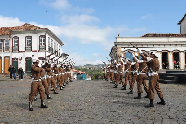 Momento cívico do Dia da Inconfidência na Praça Tiradentes, em Ouro Preto