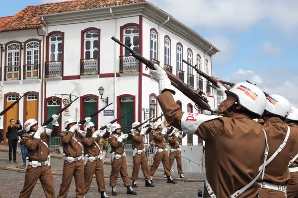 Momento cívico do Dia da Inconfidência na Praça Tiradentes, em Ouro Preto