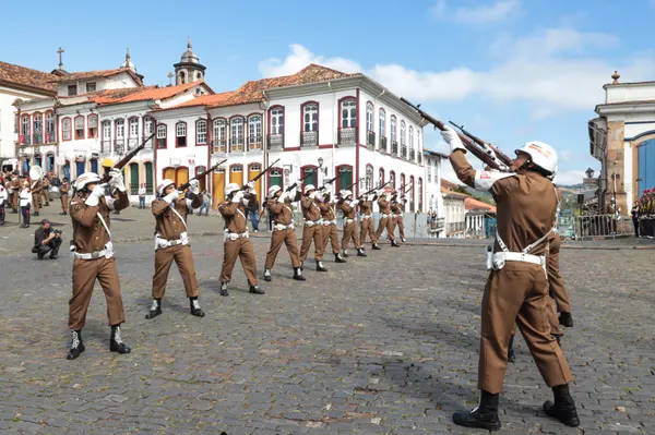 Momento cívico do Dia da Inconfidência na Praça Tiradentes, em Ouro Preto