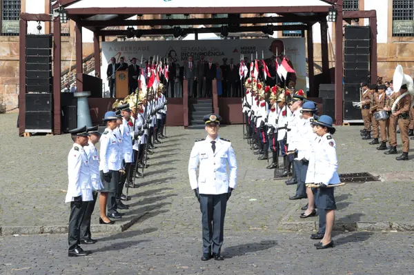 Momento cívico do Dia da Inconfidência na Praça Tiradentes, em Ouro Preto