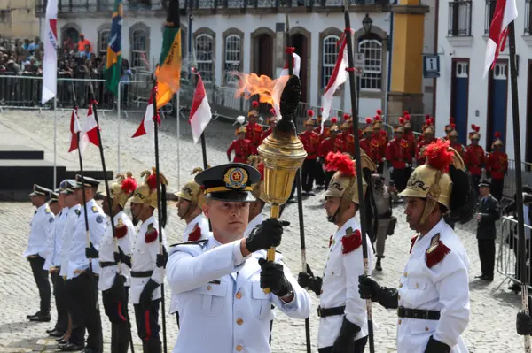 Momento cívico do Dia da Inconfidência na Praça Tiradentes, em Ouro Preto