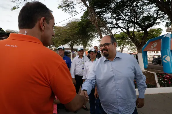 Governador em exercício apoia agronegócio avícola em Pará de Minas