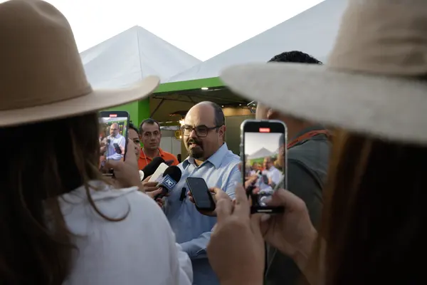 Governador em exercício apoia agronegócio avícola em Pará de Minas
