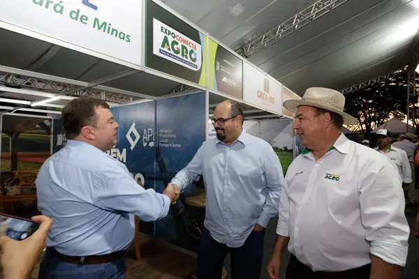 Governador em exercício apoia agronegócio avícola em Pará de Minas