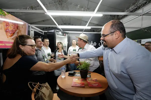 Governador em exercício apoia agronegócio avícola em Pará de Minas