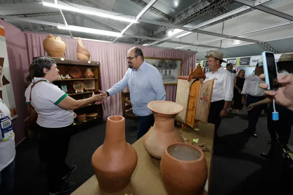 Governador em exercício apoia agronegócio avícola em Pará de Minas