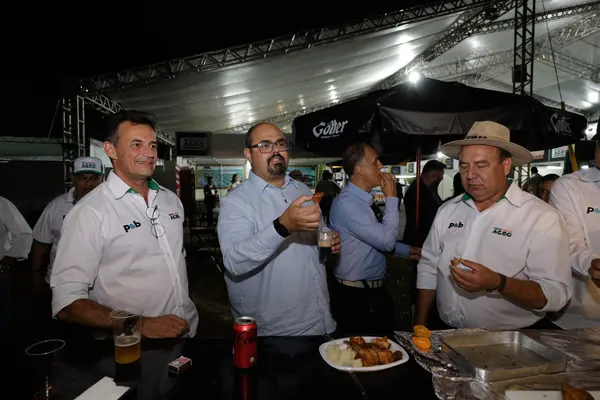 Governador em exercício apoia agronegócio avícola em Pará de Minas