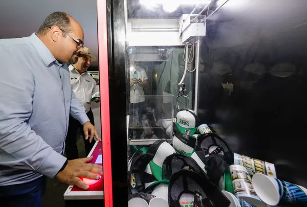 Governador em exercício apoia agronegócio avícola em Pará de Minas