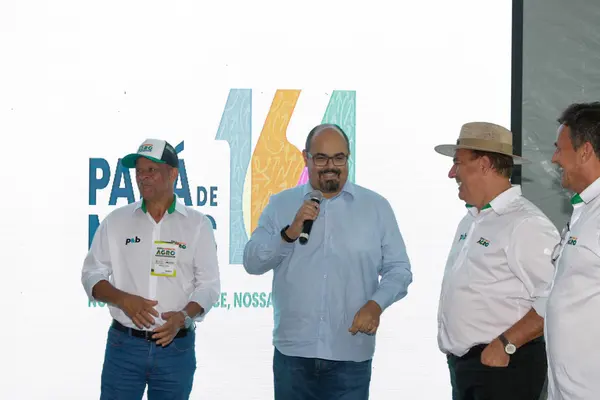 Governador em exercício apoia agronegócio avícola em Pará de Minas