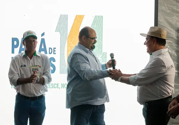 Governador em exercício apoia agronegócio avícola em Pará de Minas