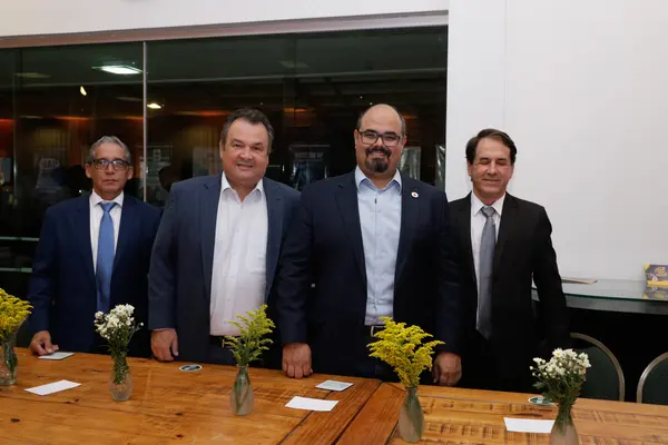 Governador em exercício apoia agronegócio avícola em Pará de Minas