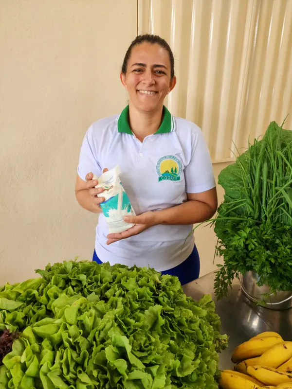 Governo de Minas enriquece merenda escolar com leite adquirido de pequenos produtores e cooperativas locais