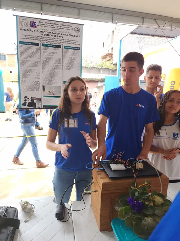 Estudantes criam projetos de tecnologia e inovação na 1ª Feira de Robótica realizada pela regional de ensino de Manhuaçu