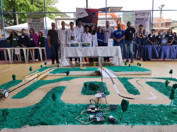 Estudantes criam projetos de tecnologia e inovação na 1ª Feira de Robótica realizada pela regional de ensino de Manhuaçu