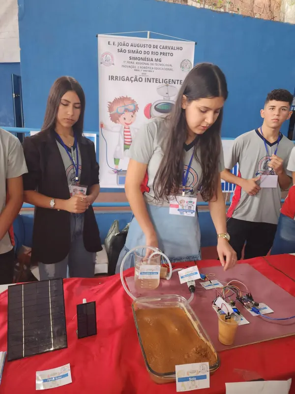 Estudantes criam projetos de tecnologia e inovação na 1ª Feira de Robótica realizada pela regional de ensino de Manhuaçu