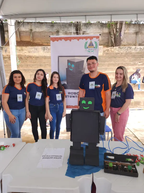 Estudantes criam projetos de tecnologia e inovação na 1ª Feira de Robótica realizada pela regional de ensino de Manhuaçu
