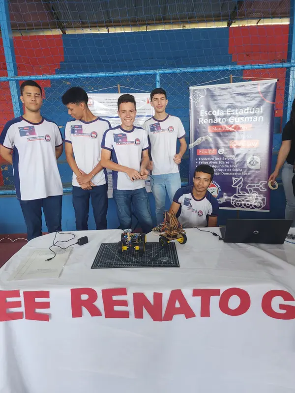 Estudantes criam projetos de tecnologia e inovação na 1ª Feira de Robótica realizada pela regional de ensino de Manhuaçu