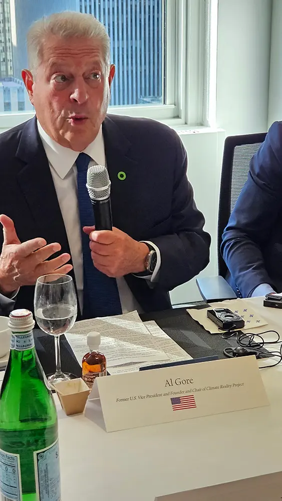 Painel 'Liderança subnacional na eliminação progressiva do petróleo e do gás'