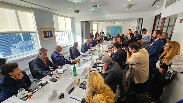 Painel 'Liderança subnacional na eliminação progressiva do petróleo e do gás'