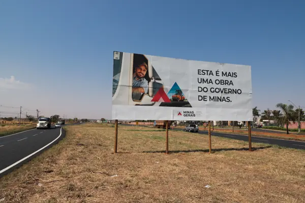 Governo de Minas entrega obras de recuperação funcional das rodovias AMG-2595 e AMG-2510, em Uberaba