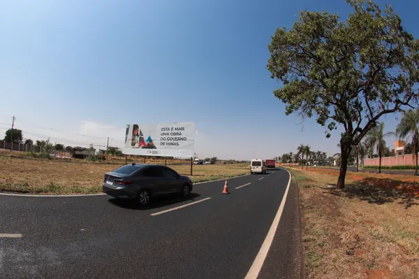 Governo de Minas entrega obras de recuperação funcional das rodovias AMG-2595 e AMG-2510, em Uberaba