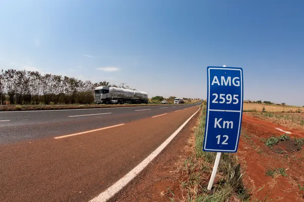 Governo de Minas entrega obras de recuperação funcional das rodovias AMG-2595 e AMG-2510, em Uberaba