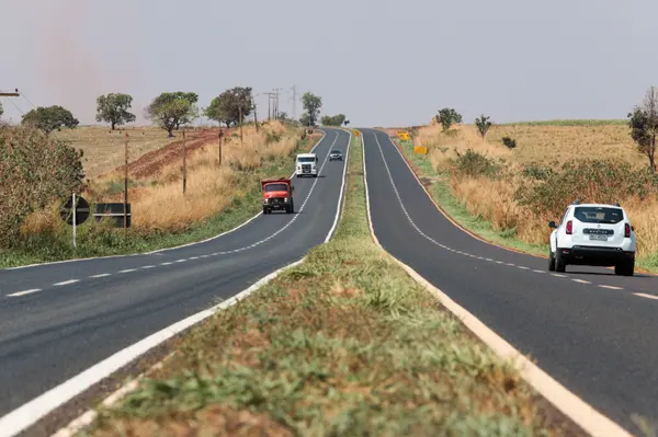 Governo de Minas entrega obras de recuperação funcional das rodovias AMG-2595 e AMG-2510, em Uberaba