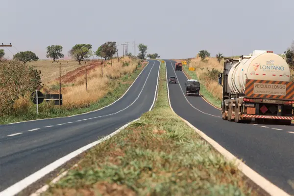 Governo de Minas entrega obras de recuperação funcional das rodovias AMG-2595 e AMG-2510, em Uberaba