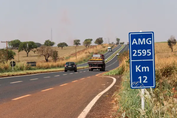 Governo de Minas entrega obras de recuperação funcional das rodovias AMG-2595 e AMG-2510, em Uberaba