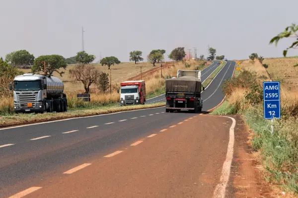 Governo de Minas entrega obras de recuperação funcional das rodovias AMG-2595 e AMG-2510, em Uberaba