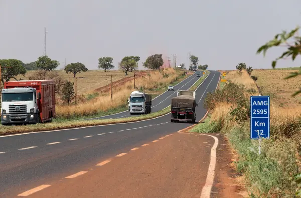 Governo de Minas entrega obras de recuperação funcional das rodovias AMG-2595 e AMG-2510, em Uberaba
