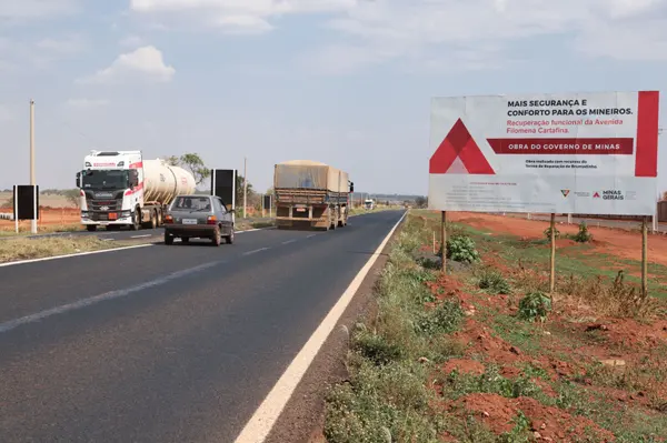 Governo de Minas entrega obras de recuperação funcional das rodovias AMG-2595 e AMG-2510, em Uberaba