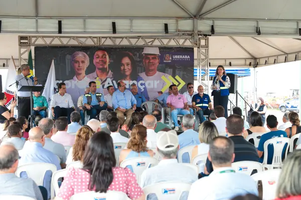 Governo de Minas entrega obras de recuperação funcional das rodovias AMG-2595 e AMG-2510, em Uberaba
