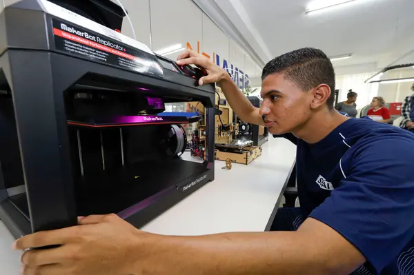 Governo cria painel de oportunidades para aproximar jovens do mercado de trabalho