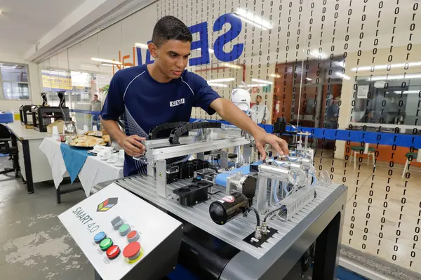 Governo cria painel de oportunidades para aproximar jovens do mercado de trabalho