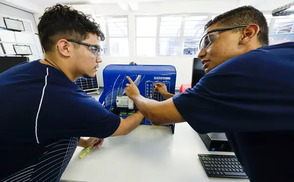 Governo cria painel de oportunidades para aproximar jovens do mercado de trabalho
