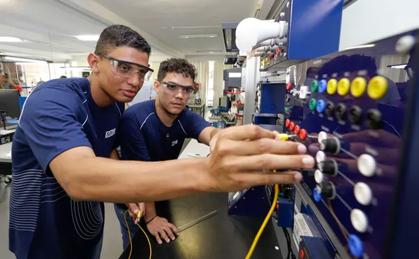 Governo cria painel de oportunidades para aproximar jovens do mercado de trabalho