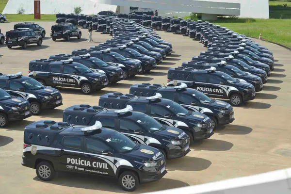 Governo de Minas entrega 190 novas viaturas à Polícia Civil