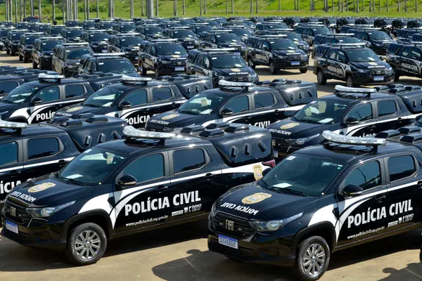Governo de Minas entrega 190 novas viaturas à Polícia Civil