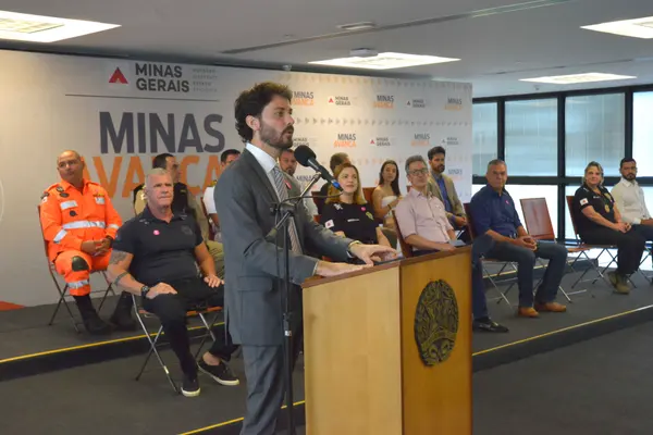 Governo de Minas entrega 190 novas viaturas à Polícia Civil