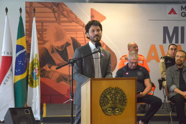 Governo de Minas entrega 190 novas viaturas à Polícia Civil