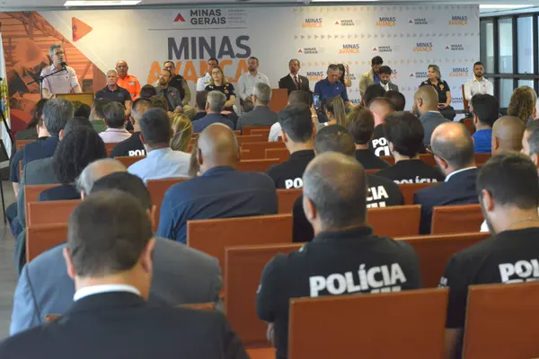 Governo de Minas entrega 190 novas viaturas à Polícia Civil